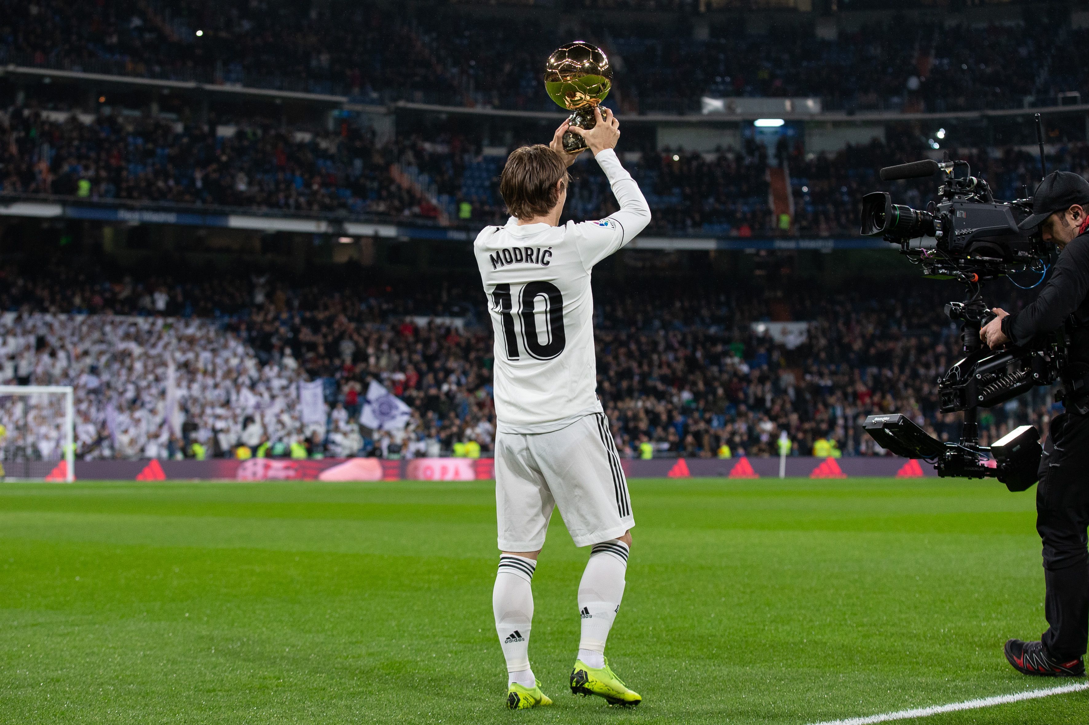 许尔勒：踢球的各种要求让我觉得不是我的生活，所以选择退役