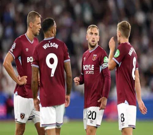 埃兰路球场的比赛已经重新开始…… 加油，曼联！🇾🇪 46分钟｜⚪️ 0-0 🔴 ｜ #MUFC 来源：Stretford Paddock