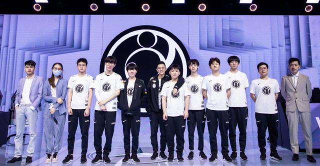 又能在篮板 又能在篮板